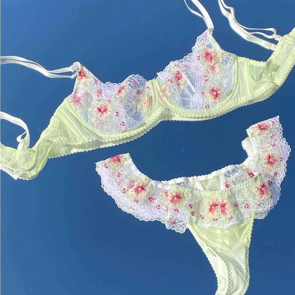 Fruity Booty Buttercup Bra in Large 34DD